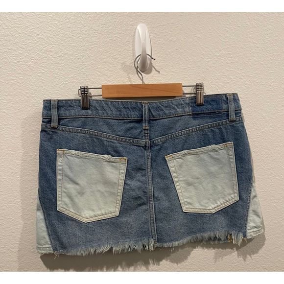 WE THE FREE Patchwork Denim Blue Button Fly Pockets Mini Skirt - Picture 4 of 4